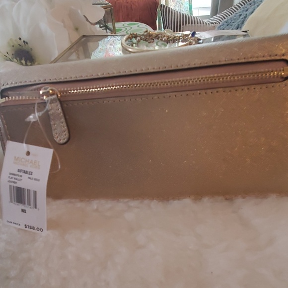 MICHAEL Michael Kors - Picture 2 of 7